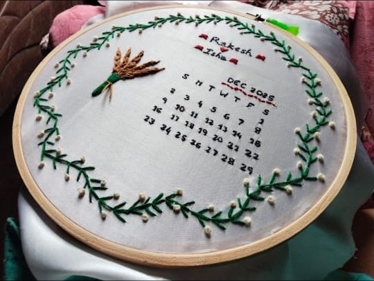 Leafy Wreath Calendar Hoop